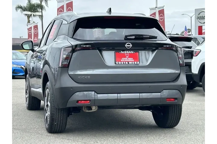 $23538 : Nissan Kicks 2026 SV 4dr Cro image 3