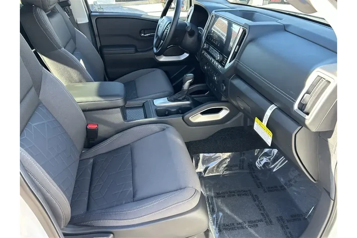 $39615 : Nissan Frontier 2026 4x2 SV image 9