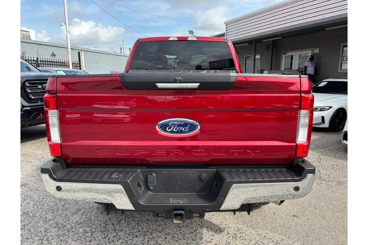 2017 F-250 XLT Crew Cab 4WD image 5