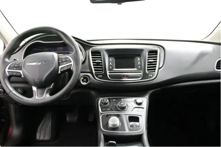 $14989 : Chrysler 200 2016 Limited 4d image 2