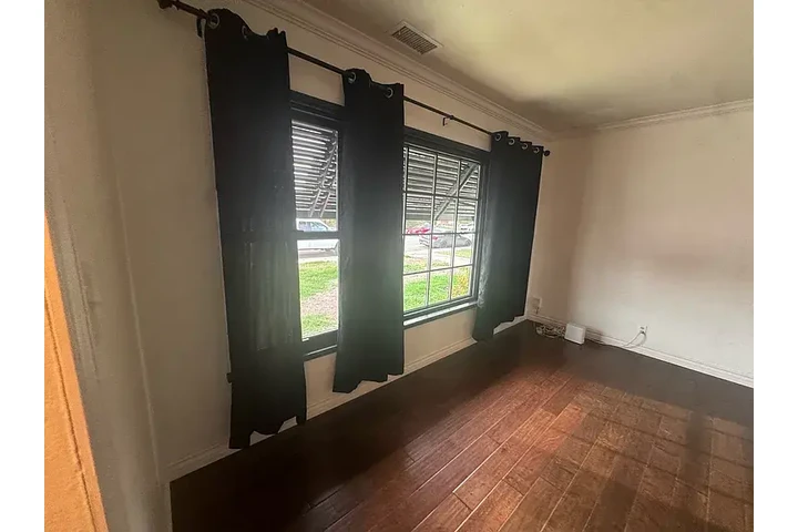 $800 : Beautifully refreshed 2-bedroo image 3