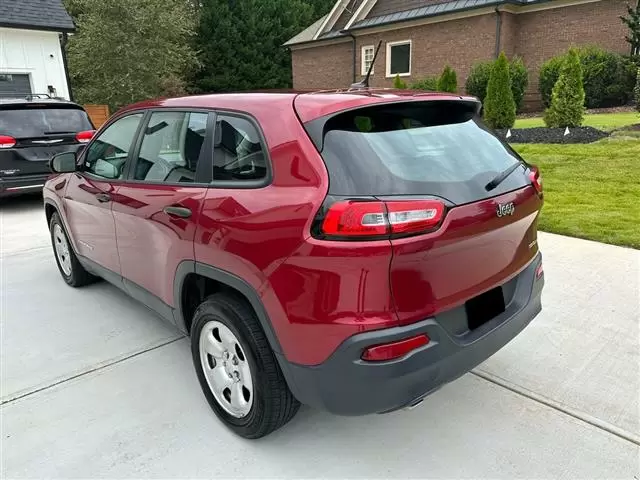 $6500 : 2016  Cherokee SPORT image 4