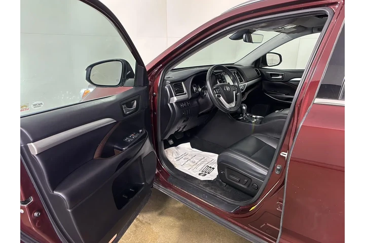 $27997 : Silver Certified 2019 Highlan image 2