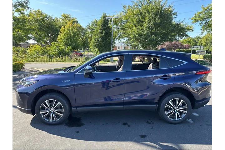 $25979 : 2021 Venza image 10