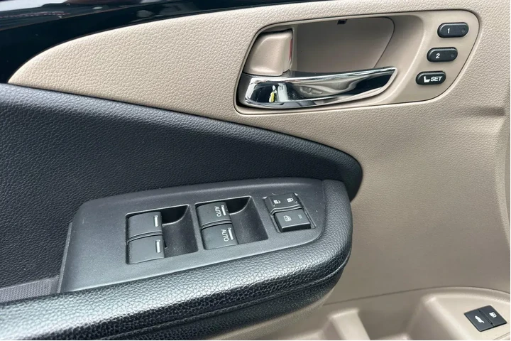 $22715 : Honda Pilot 2017 AWD Touring image 9