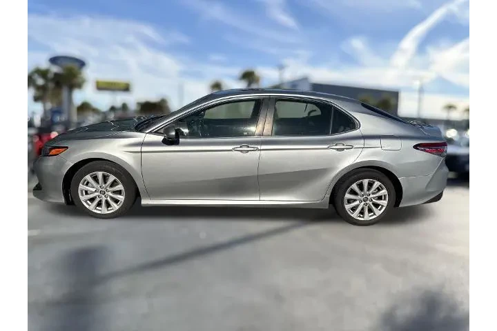 $14049 : Toyota Camry 2018 LE 4dr Sed image 10