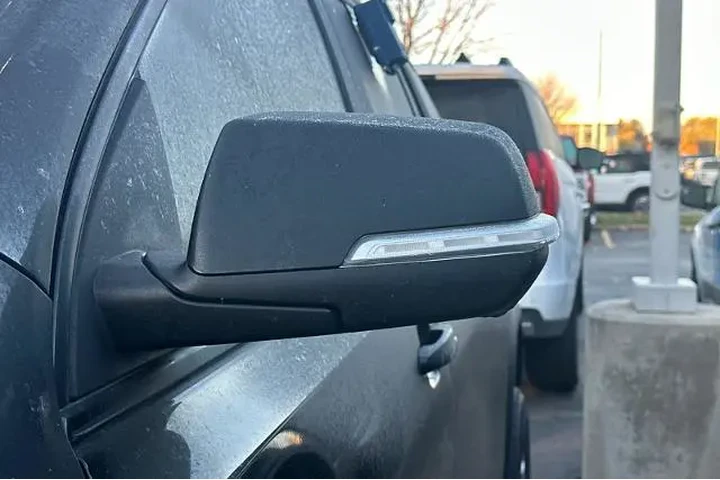 $23995 : GMC Acadia 2021 4x4 AT4 4dr image 8