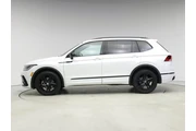 $25998 : Volkswagen Tiguan 2023 SE R- thumbnail