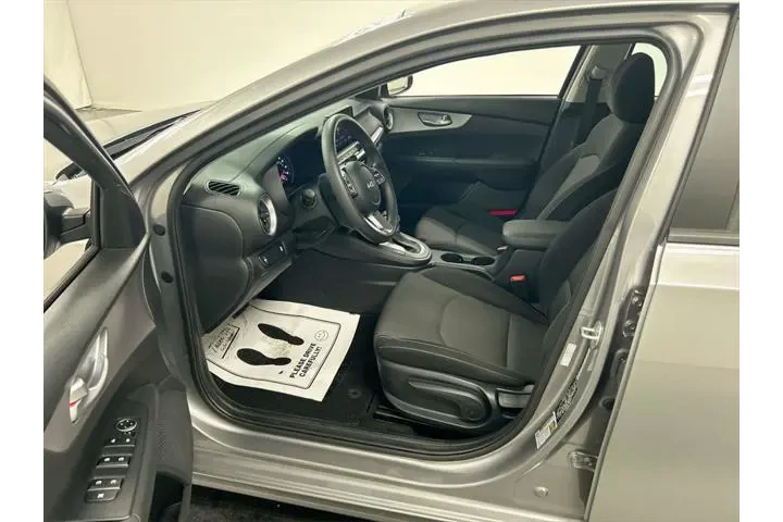 $18278 : Kia Forte 2024 LXS 4dr Sedan image 9