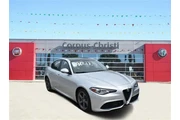 2017 Alfa Romeo Giulia thumbnail