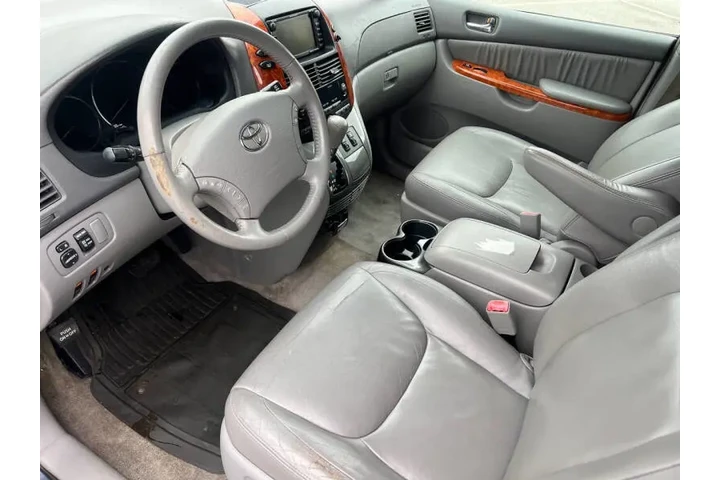 $8500 : 2009 Sienna XLE image 8