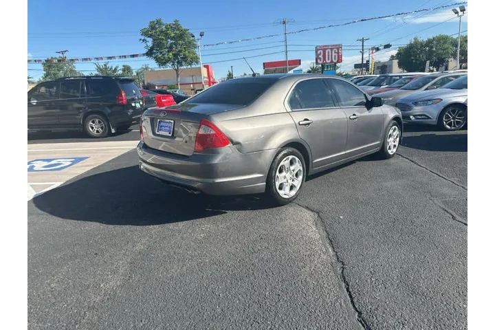 2011 Fusion SE image 8