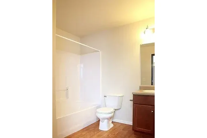 $1000 : Standard 1bd and 1bathroom image 8