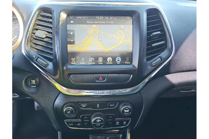 $3900 : 🚘Jeep Cherokee latitud image 9