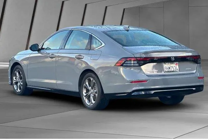 $25000 : Honda Accord Hybrid 2023 EX- image 10