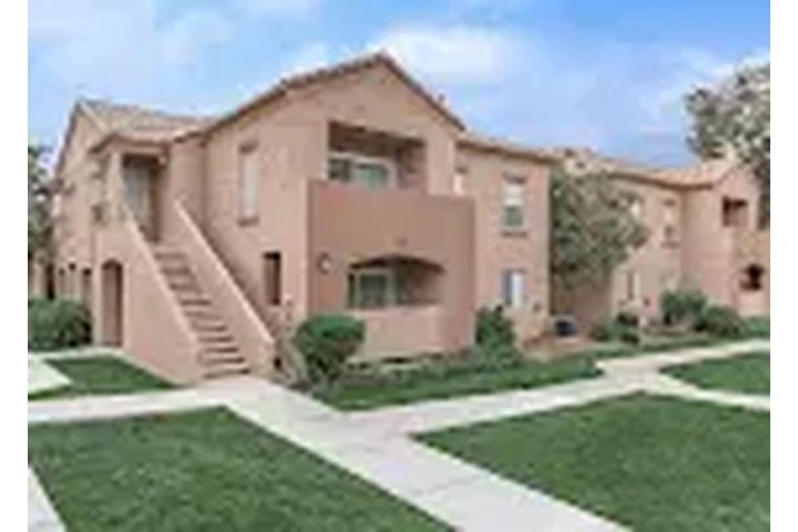$2050 : apartamento planta baja image 3