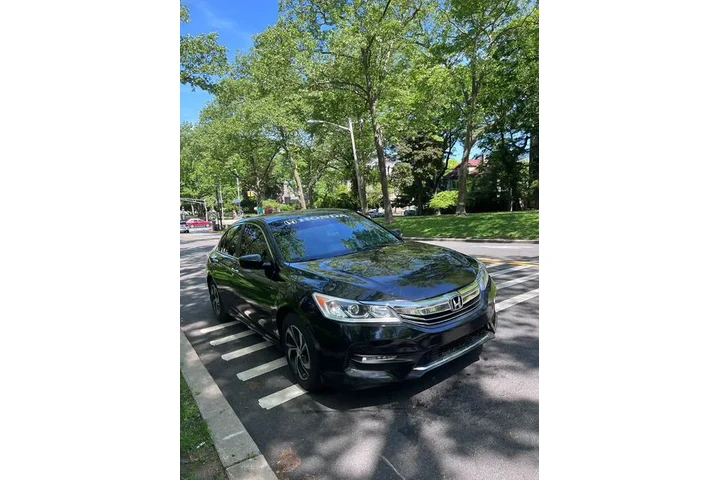 $13995 : Used 2016 Accord Sedan 4dr I4 image 3