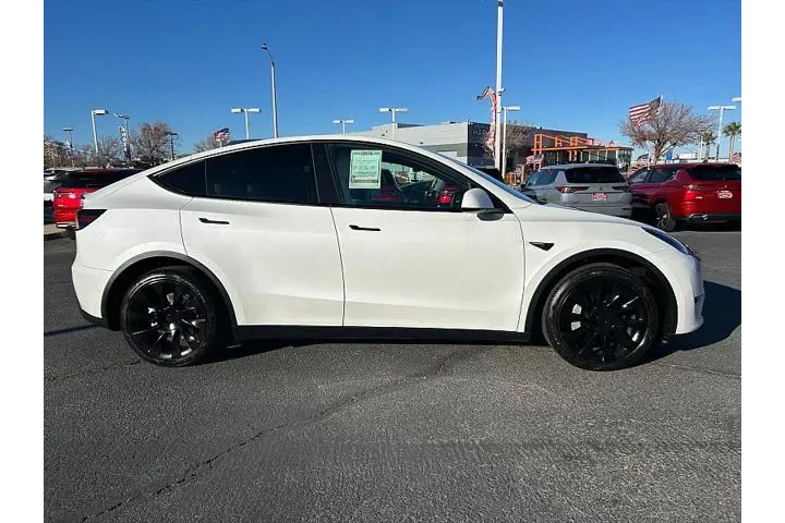 $31995 : Tesla Model Y 2021 AWD Long image 6