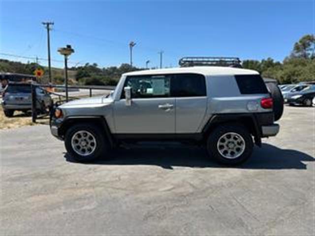 $19995 : 2011 TOYOTA FJ CRUISER image 2