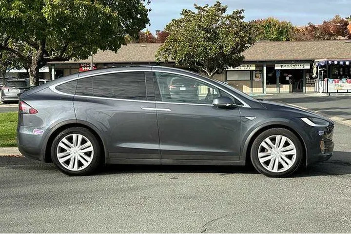 $22424 : Tesla Model X 2016 AWD 75D 4 image 7