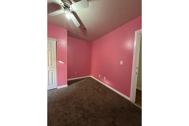 $900 : Cuarto en renta image 3