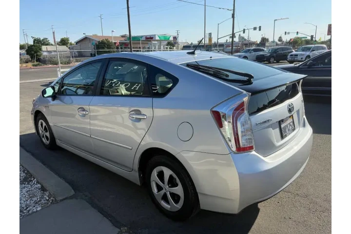 $12995 : 2014 Prius Three image 5