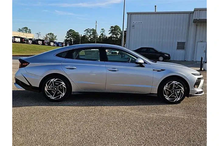 $29039 : Hyundai SONATA 2024 SEL 4dr image 4