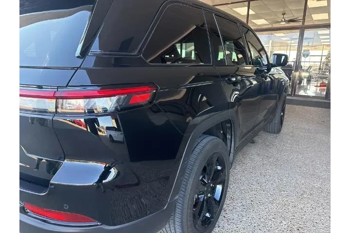 $29397 : Jeep Grand Cherokee 2024 4x2 image 4