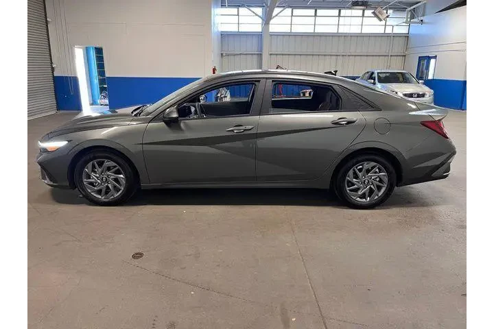$20746 : Hyundai ELANTRA 2024 SEL 4dr image 6