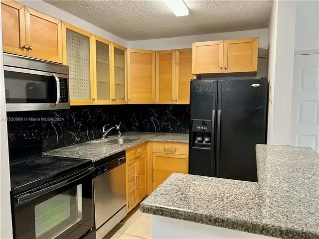 $2250 : 2250  Miami Lakes image 2