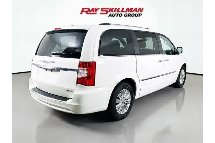 $10975 : Chrysler Town and Country 20 image 7