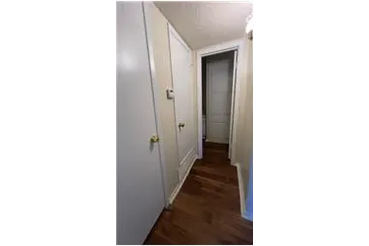 $725 : Rental property with 1 bedro image 8