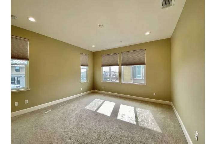 $1500 : Beautiful and spacious home $$ image 5