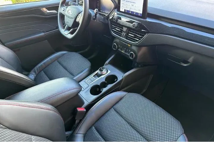 $28000 : Ford Escape Hybrid 2024 ST-L image 8