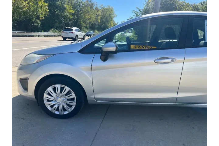 $4295 : 2011 Fiesta SE image 10