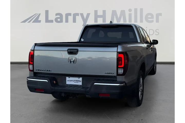 Honda Ridgeline 2017 AWD RT image 5