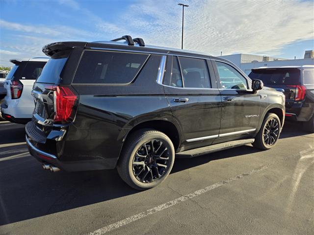 $67144 : Pre-Owned 2022 Yukon Denali image 6