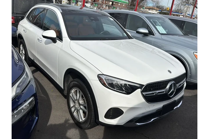 $27990 : Mercedes-Benz GLC 2023 AWD G image 2