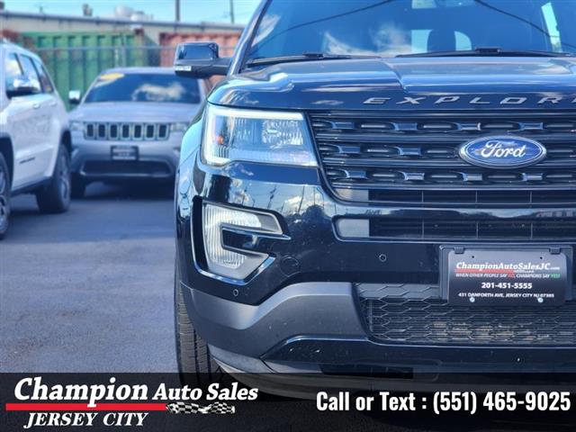 Used 2017 Explorer Sport 4WD image 2