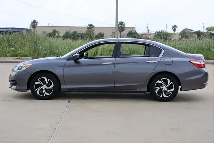 $14248 : Honda Accord 2016 LX 4dr Sed image 5