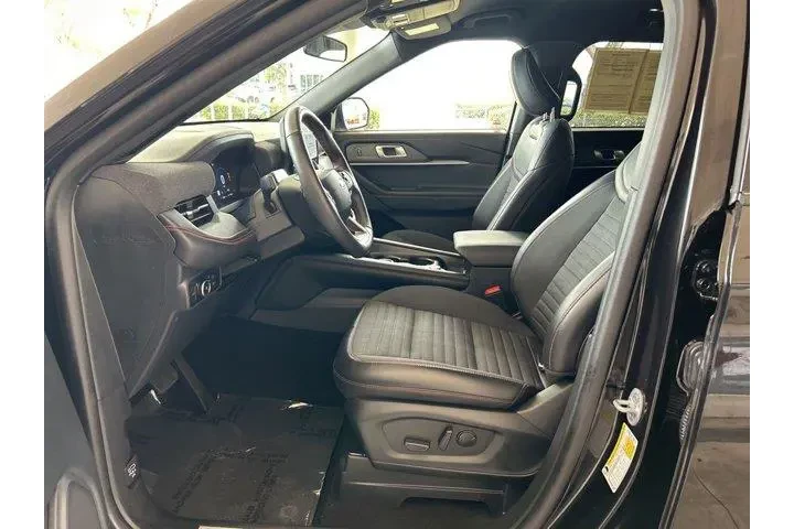 $38413 : Ford Explorer 2025 AWD ST-Li image 5