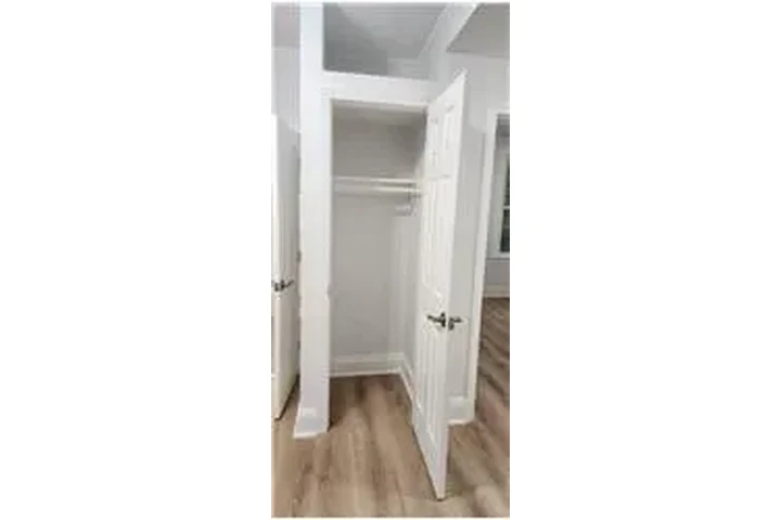 $2400 : Rental property with 1 bedro image 6