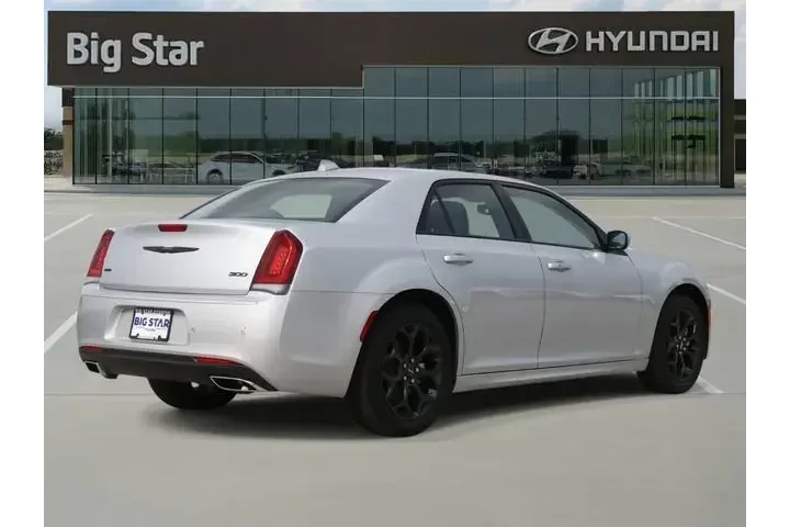 $38988 : Chrysler 300 2023 AWD Tourin image 4