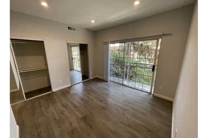 $1200 : Heavenly house image 3