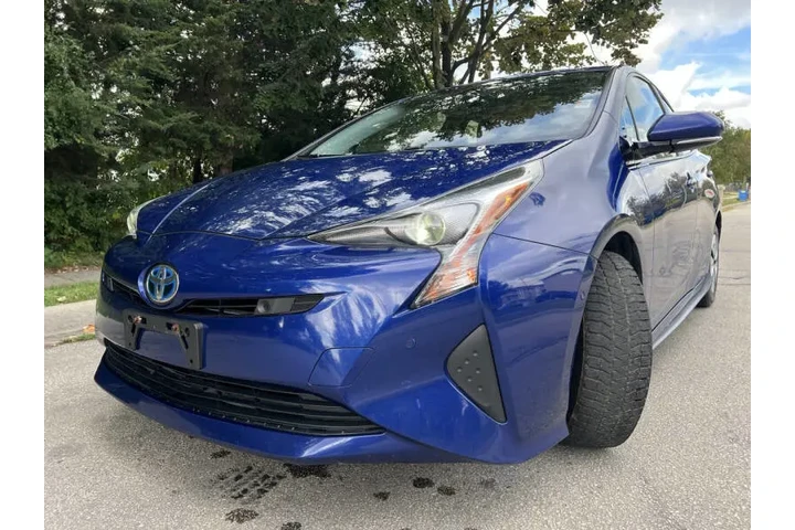 $15991 : 2017 Prius Three image 6