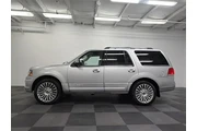 $21750 : Lincoln Navigator 2016 4x4 R thumbnail