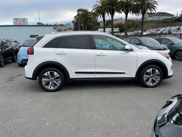 $24400 : Used 2022 Niro EV EX Premium image 6