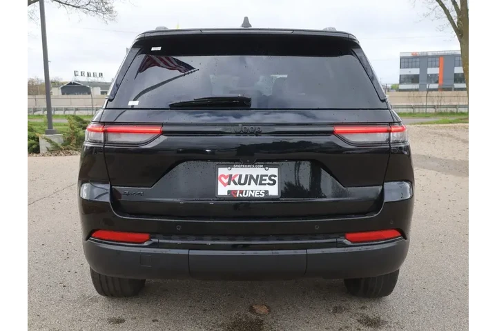 $28977 : Jeep Grand Cherokee 2024 4x4 image 8