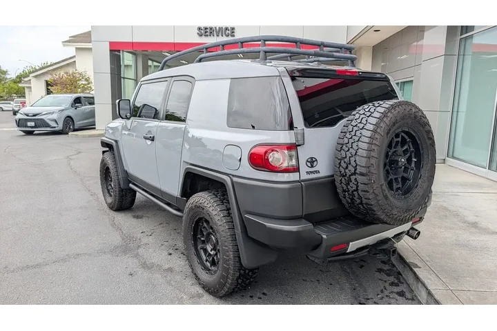 $32795 : 2014 FJ Cruiser 4WD 4dr Auto image 8