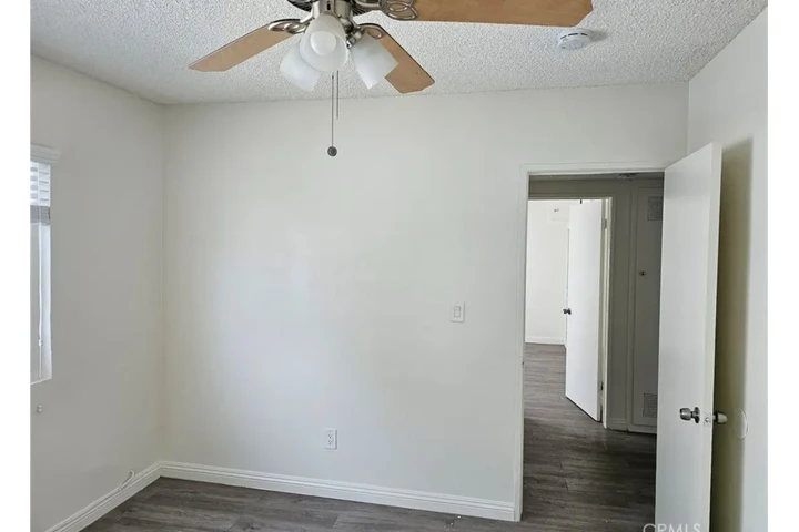 $1500 : 1 bedroom apartment in LA image 6